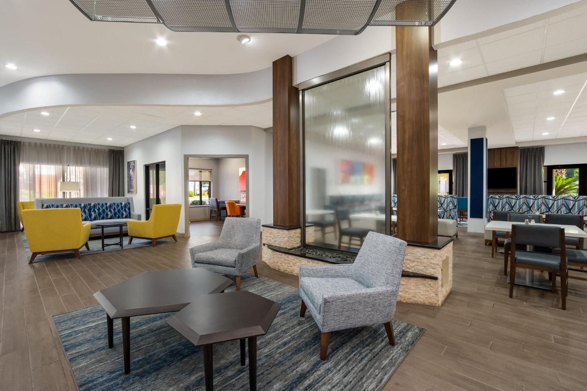 Holiday Inn Express & Suites Lexington By Ihg Экстерьер фото