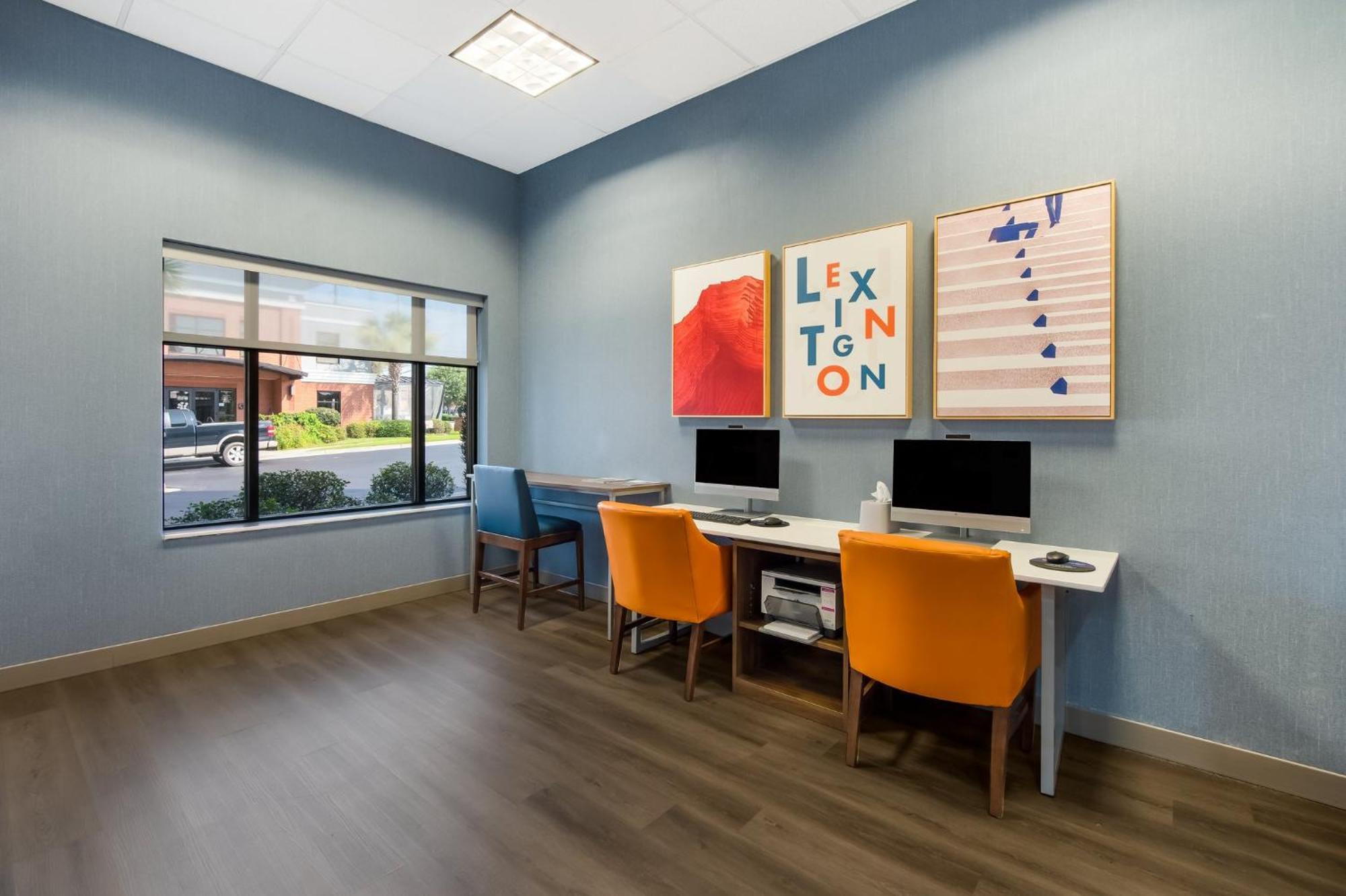 Holiday Inn Express & Suites Lexington By Ihg Экстерьер фото