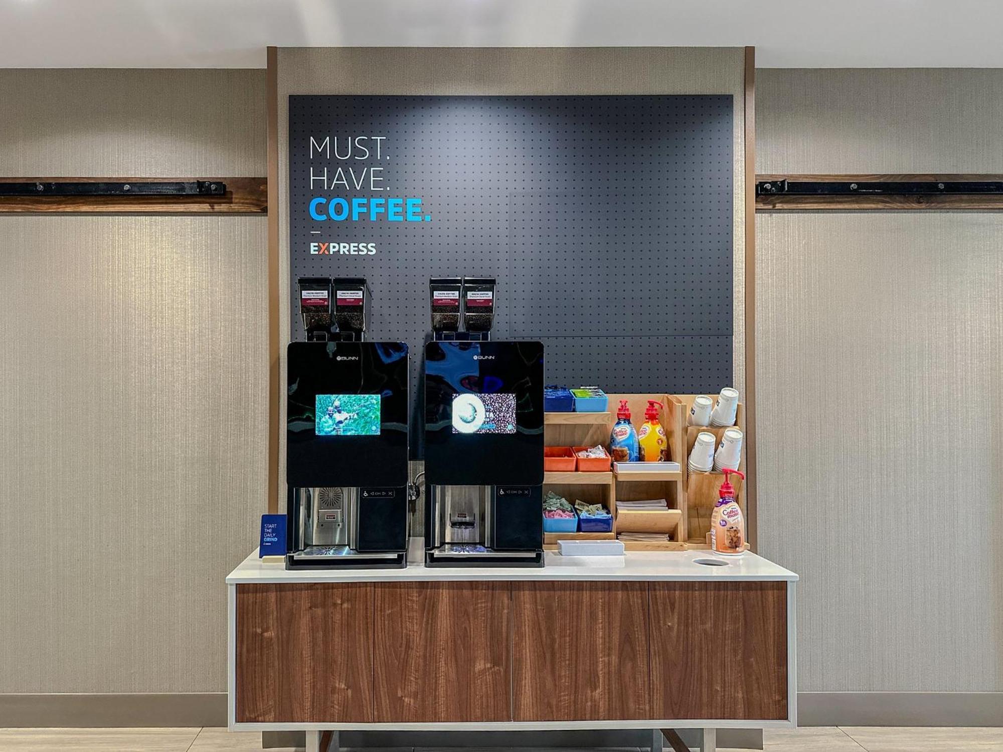 Holiday Inn Express & Suites Lexington By Ihg Экстерьер фото